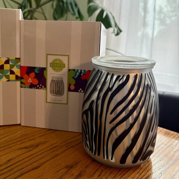 Scentsy Zebra Safari Wax Warmer, Full Size Retired Style - Picture 1 of 1